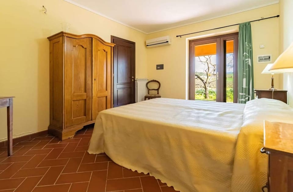 Bed, Photo of the whole room, Bedroom, air conditioner