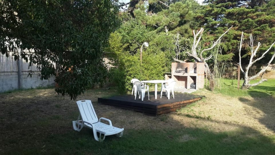 Casa a 50 metros del mar cerca del centro comercial House in Buenos Aires Province