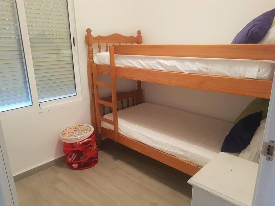 Bedroom, bunk bed
