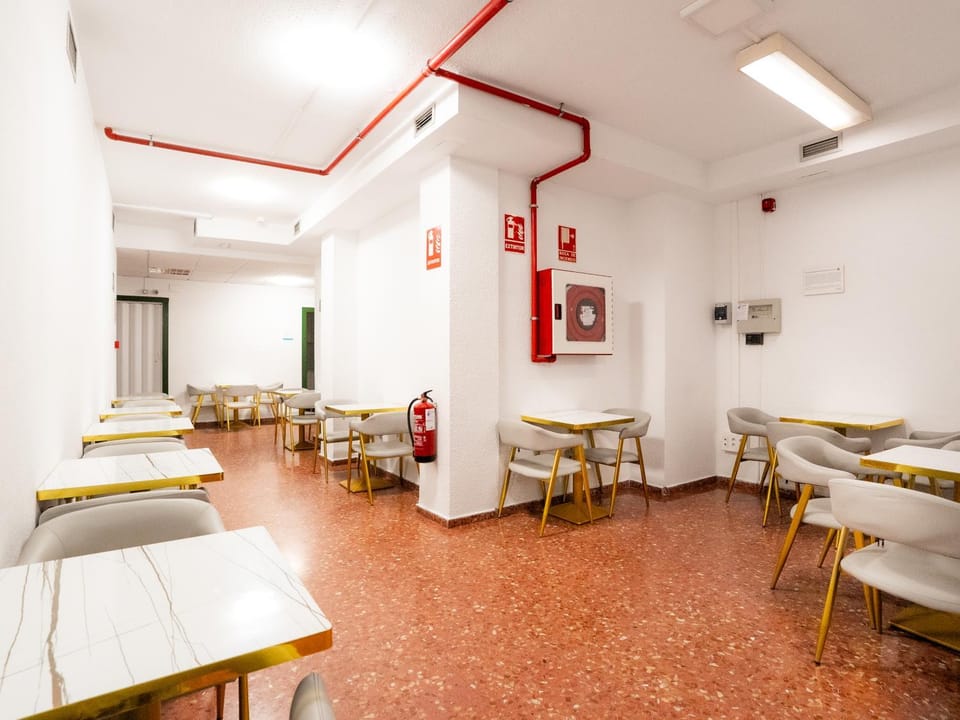 Restaurant/places to eat, Communal lounge/ TV room