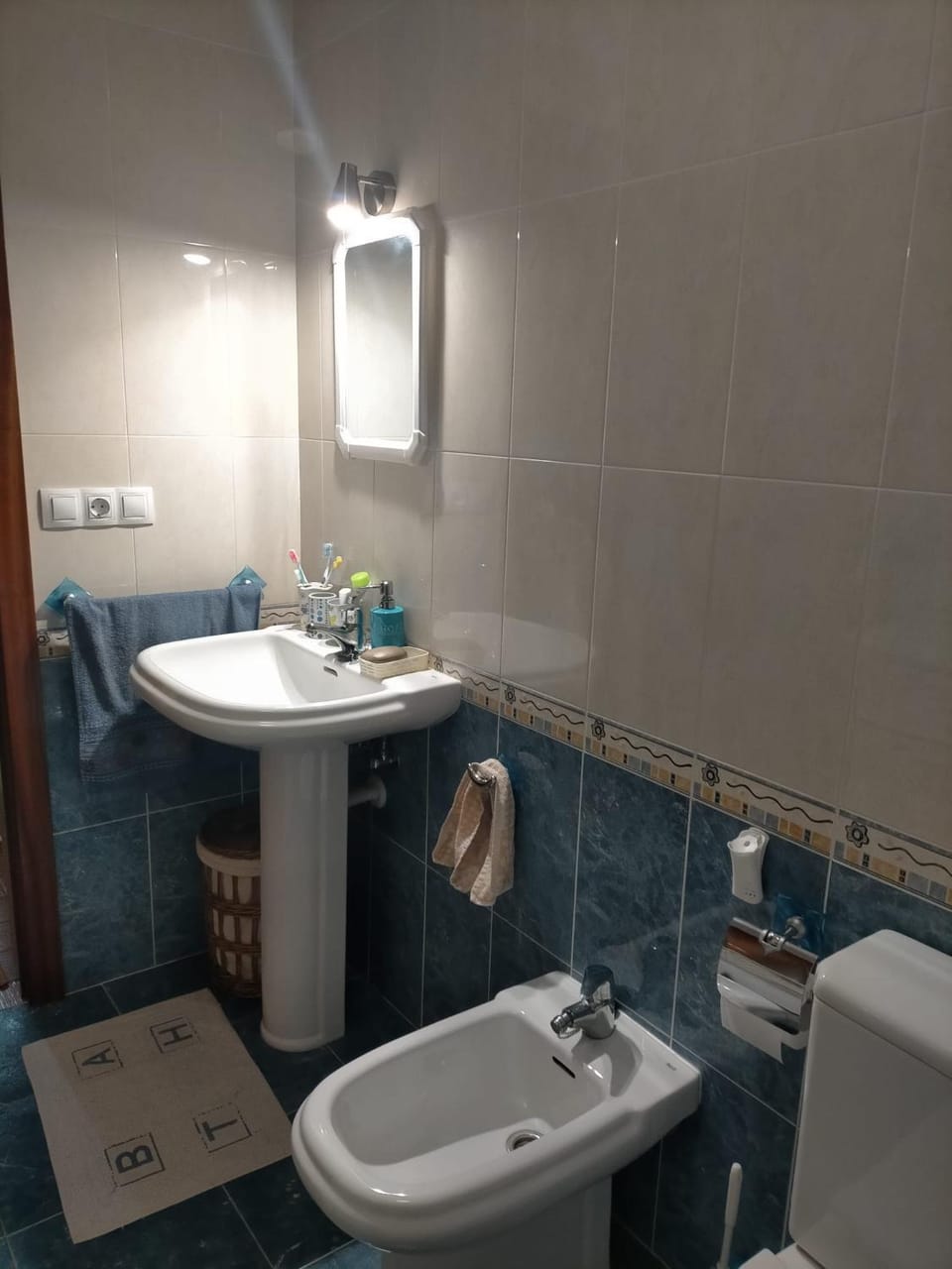 Toilet, Bathroom, towels