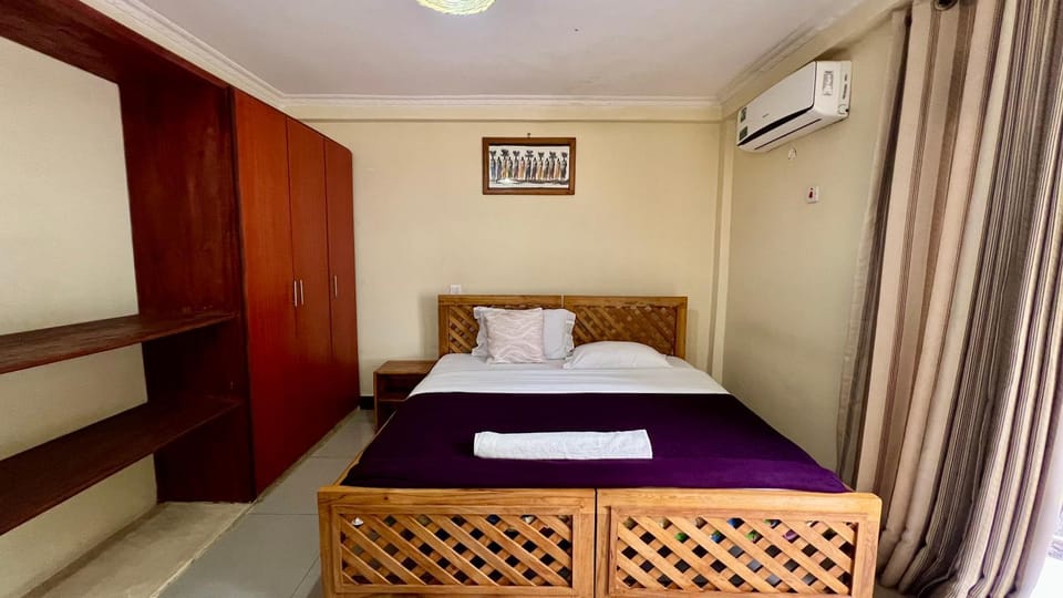 Bed, Photo of the whole room, Bedroom, air conditioner