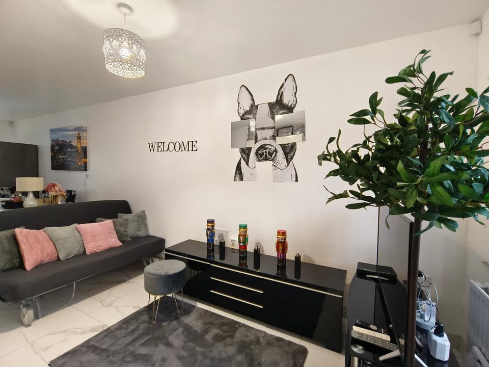 Communal lounge/ TV room