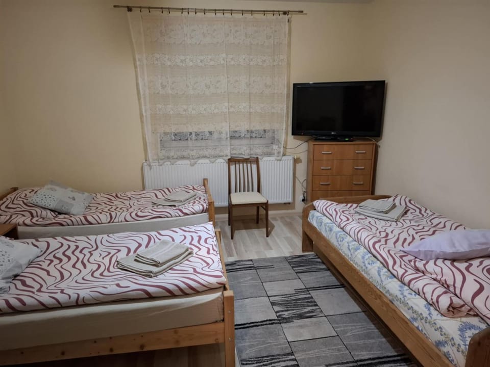 Pokoje Goscinne Buzuki Bed and Breakfast in Masovian Voivodeship