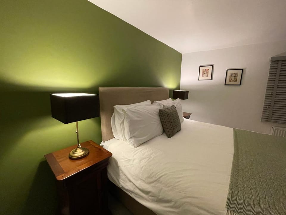 4@No.4. A cosy spot for 4 and one furry friend House in Selby