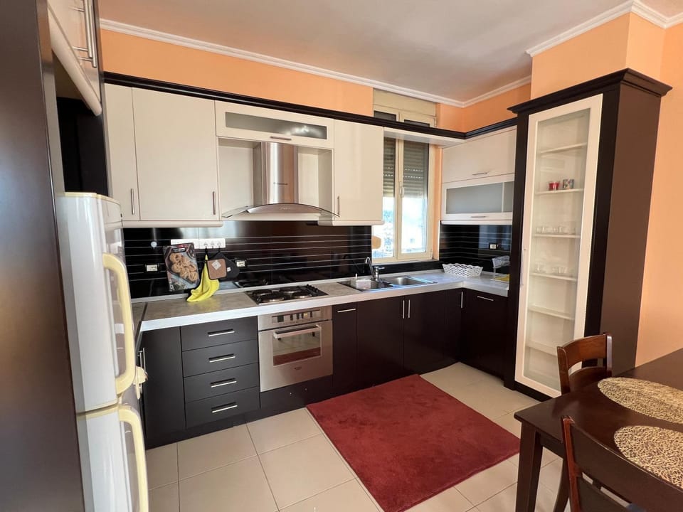 Kitchen or kitchenette, Dining area, dishwasher, stove