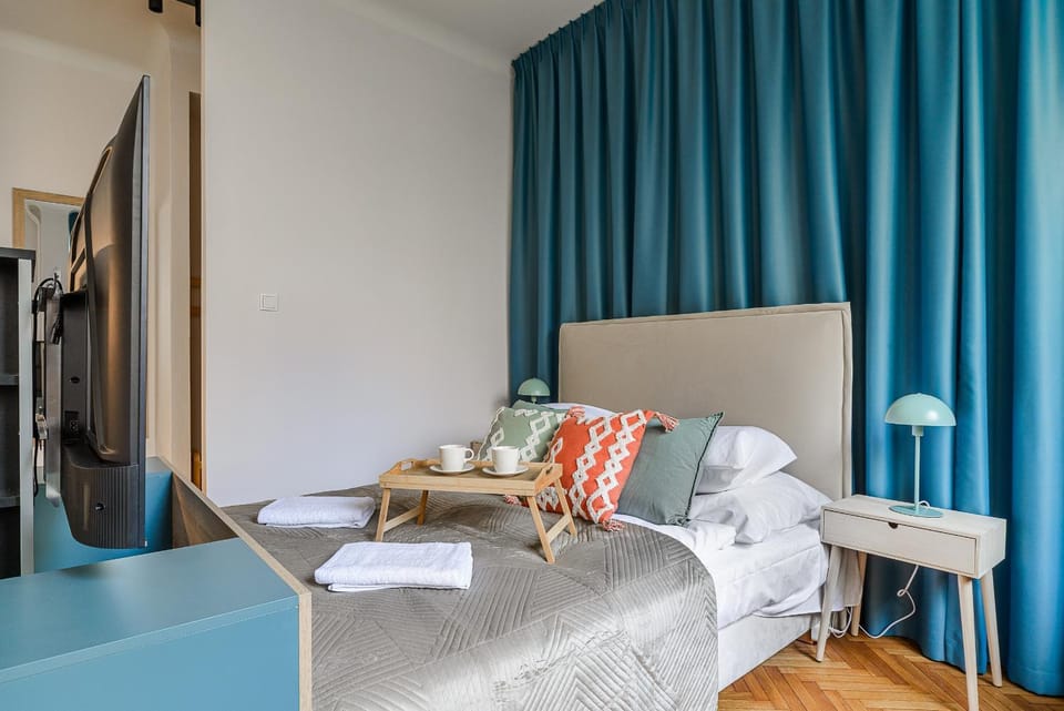 Bed, Living room