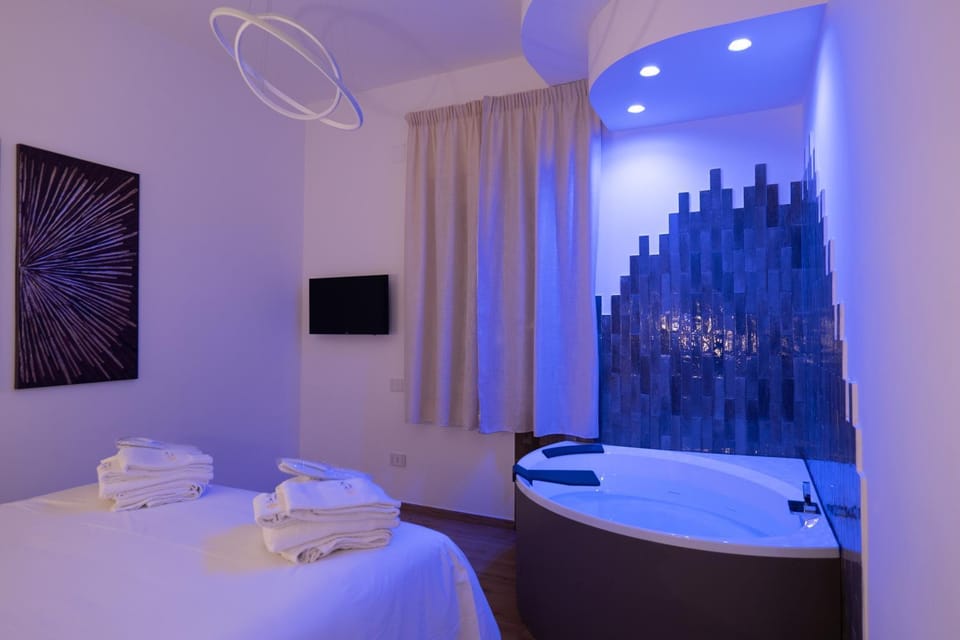 Hot Tub, Bedroom, Bath