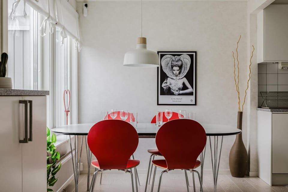 Kitchen or kitchenette, Dining area