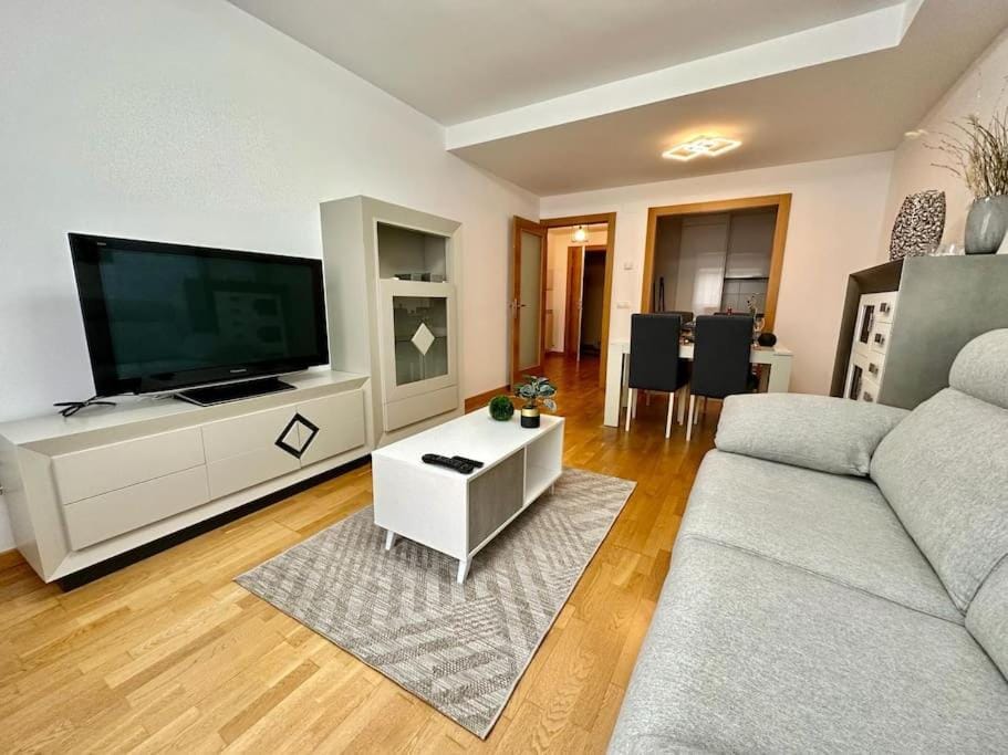 Studio 14 + garaje incluido. Nuevo, elegante, acogedor. Apartment in Haro