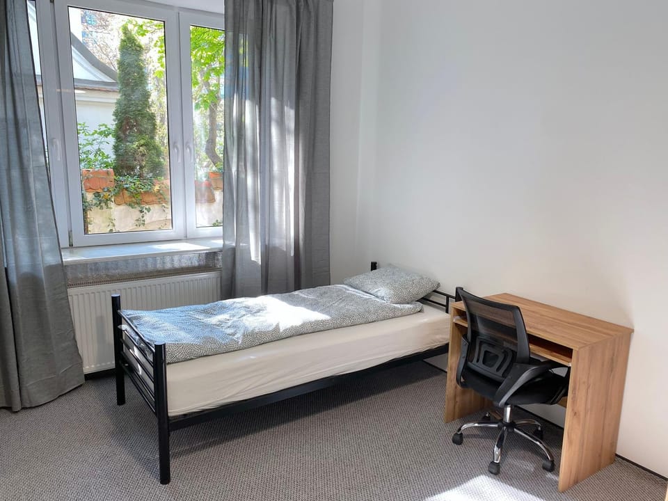 Bed, View (from property/room), Photo of the whole room, hair dresser