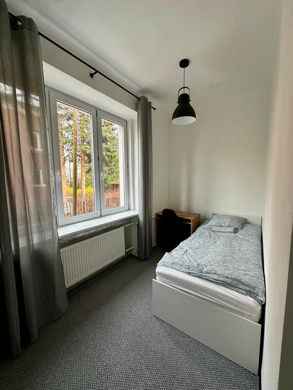 Bed, View (from property/room), Photo of the whole room, hair dresser