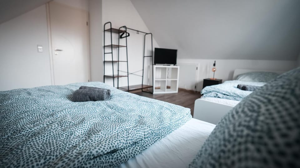 Bed, Bedroom, towels, towels