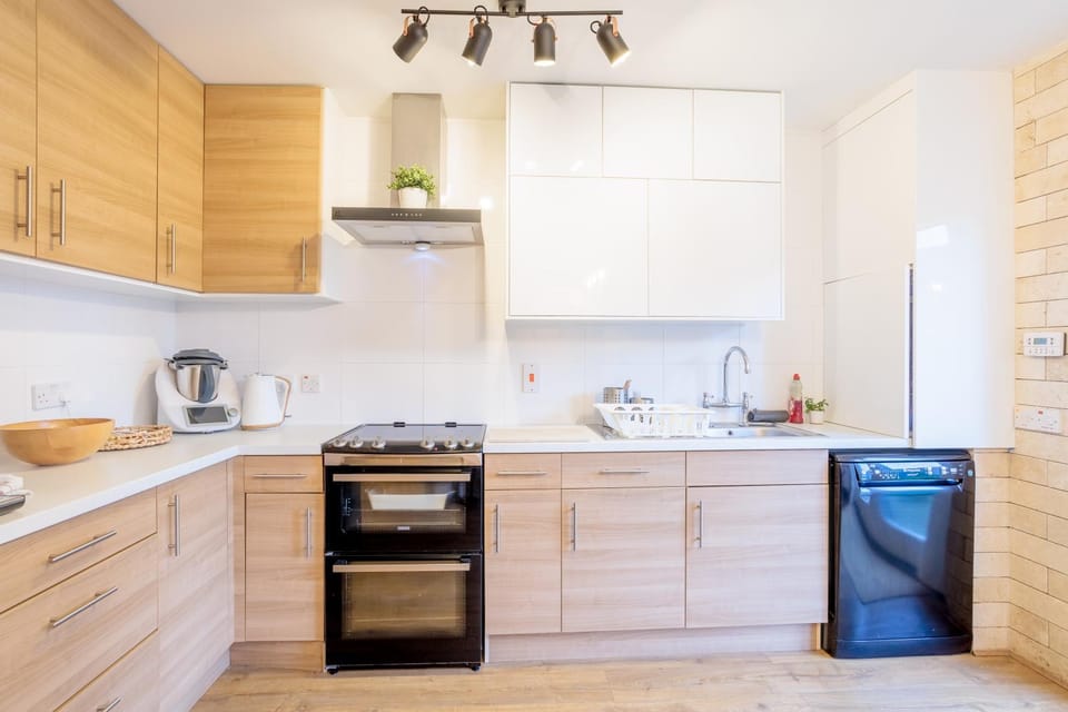 Luxurious House With Garden Apartment in Perth