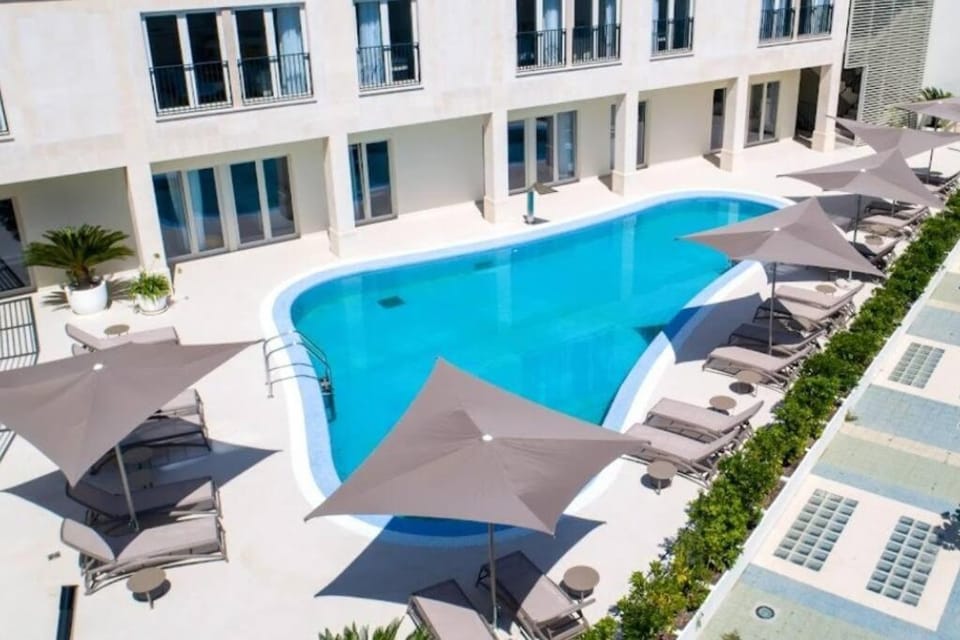 Swimming pool, Swimming pool, sunbed