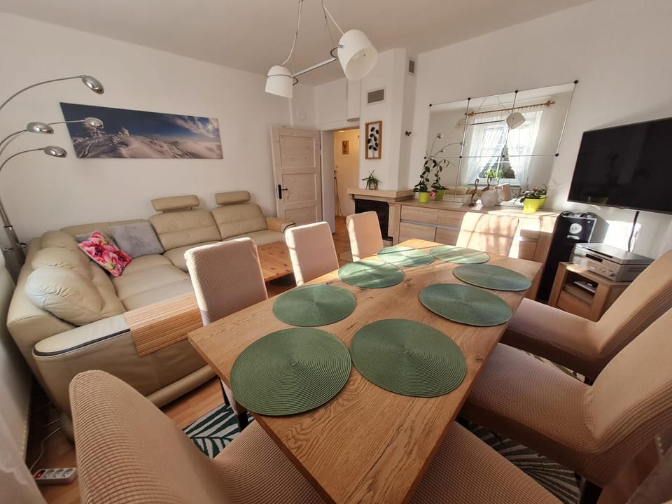 Apartament Leśna z ogrodem Apartment in Lower Silesian Voivodeship