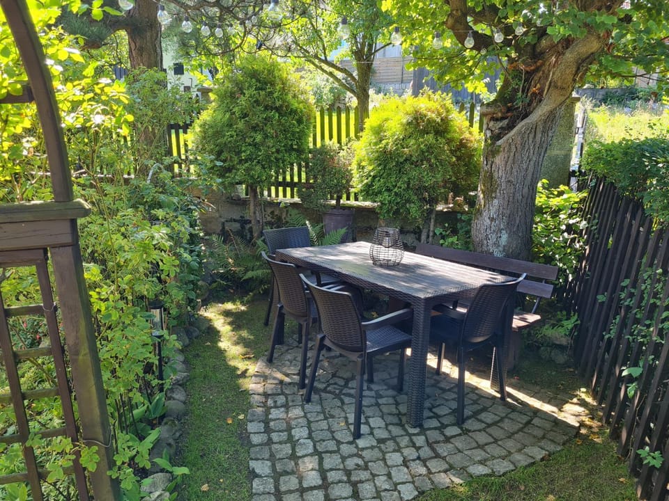 Spring, Day, BBQ facilities, Garden, Garden view