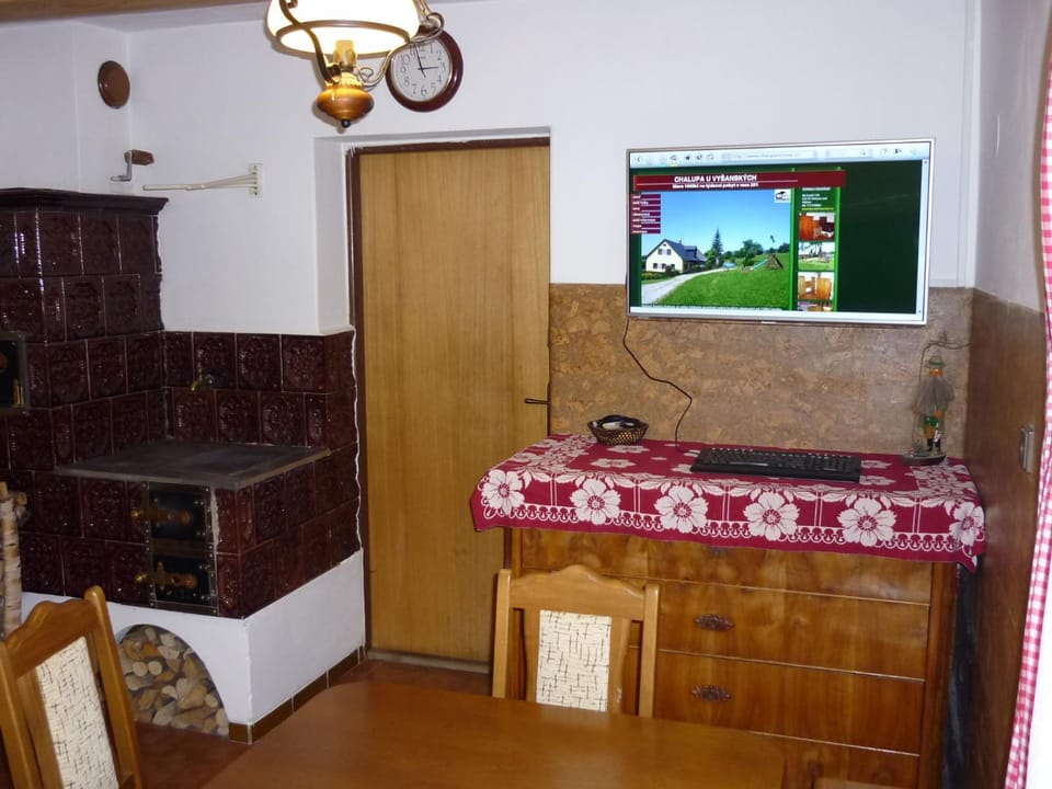 Communal lounge/ TV room, TV and multimedia, Seating area