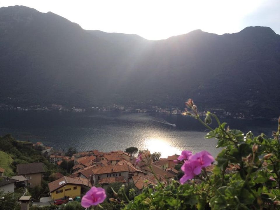 View (from property/room), Lake view, Mountain view