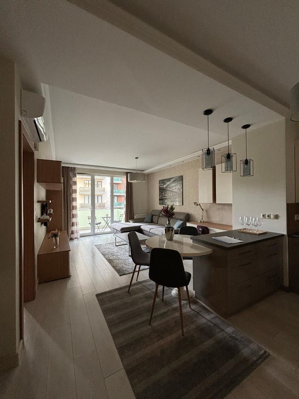 Seating area, Dining area