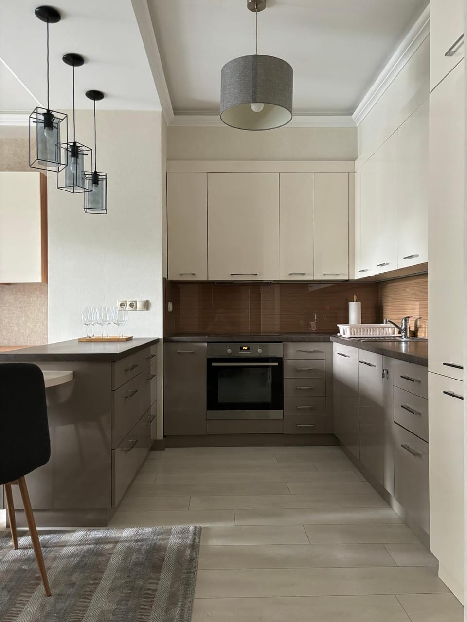 Kitchen or kitchenette, dishwasher