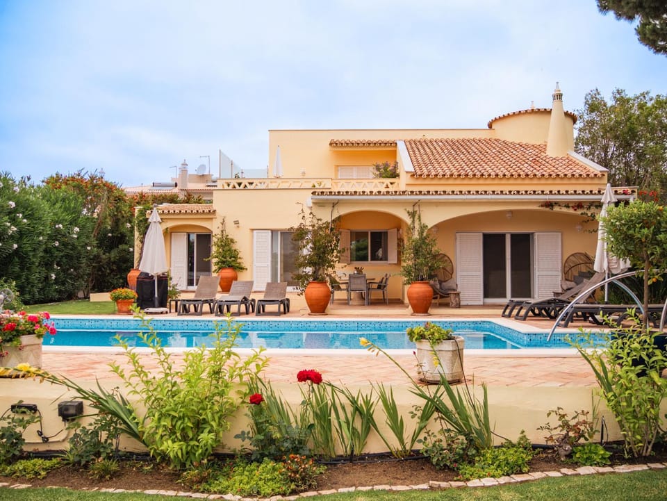 Property building, Garden, Pool view
