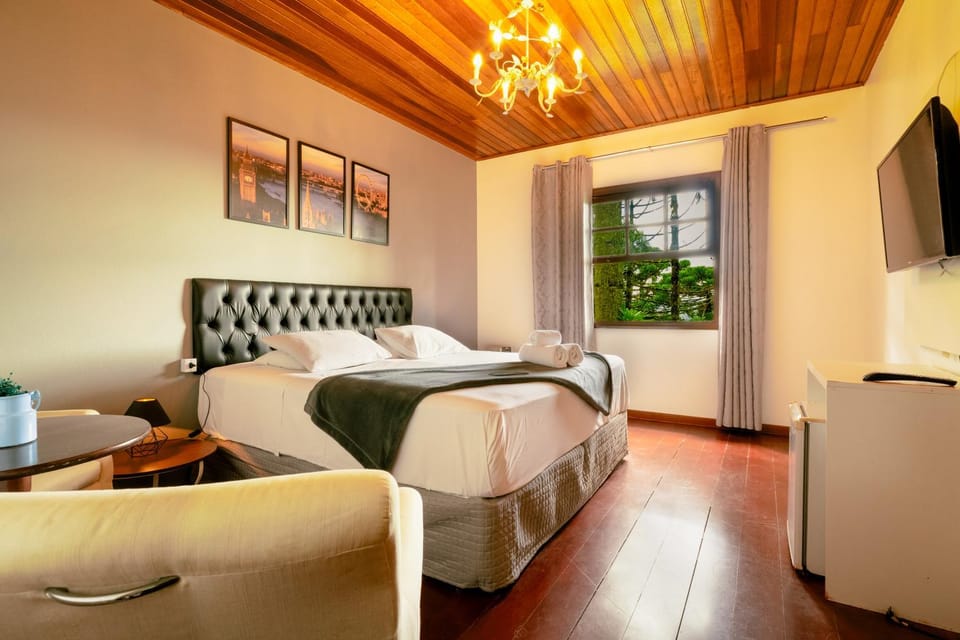 Bed, TV and multimedia, Photo of the whole room, Bedroom, minibar, towels
