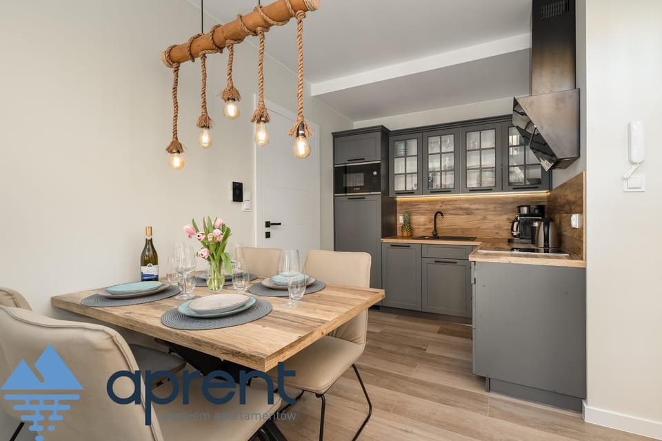 Kitchen or kitchenette, Dining area, dishwasher, minibar, stove