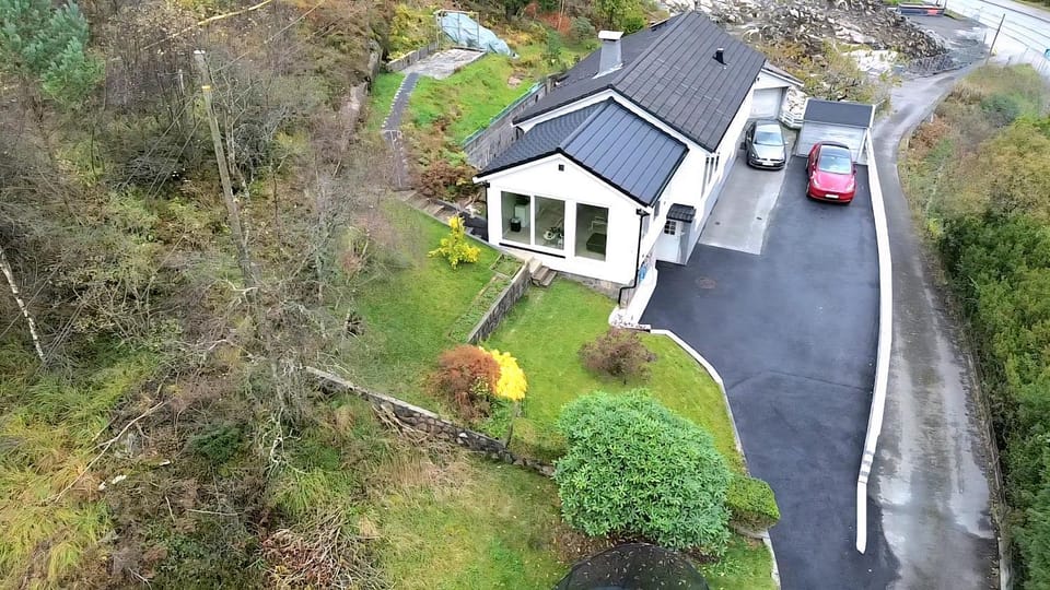 Property building, Neighbourhood, Bird's eye view, Street view, Location