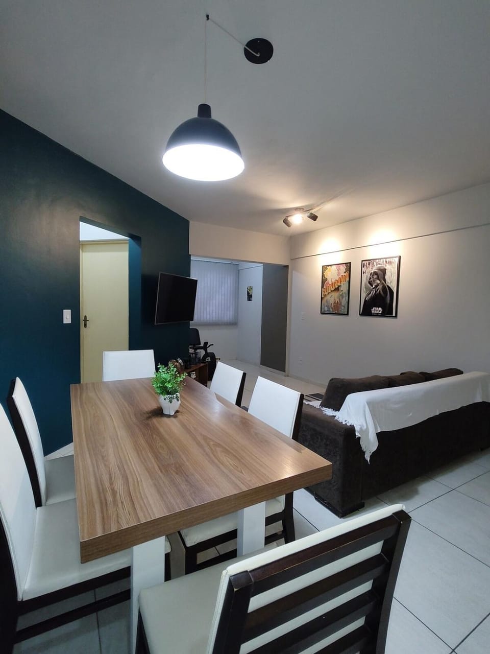 TV and multimedia, Living room, Seating area, Dining area