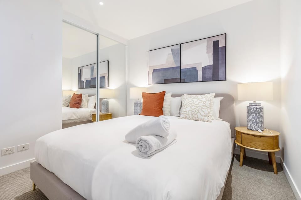 Central & Stylish in St Kilda w AC, WiFi =& Balcony Apartment in Saint Kilda