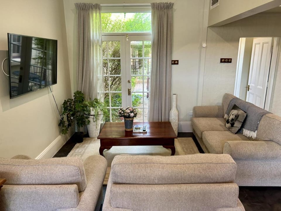 Porters Cottage Garden House in Wodonga