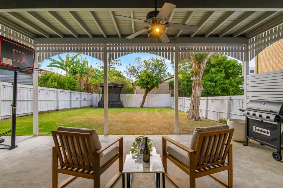 Patio, Day, BBQ facilities, Garden, Dining area, Garden view