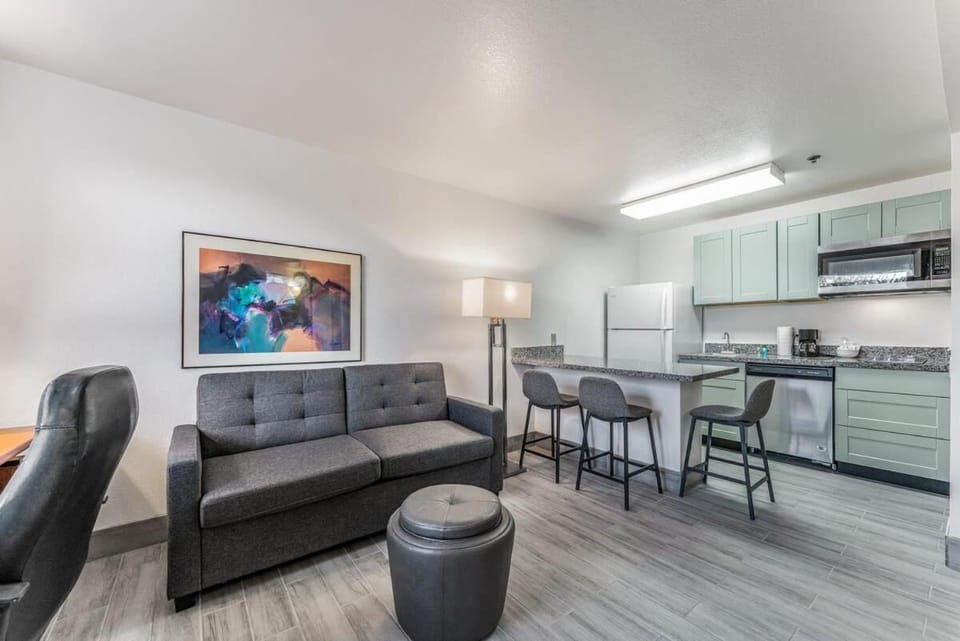 Metro Chandler Extended Stay - Cozy 1 BR Apartment in Chandler