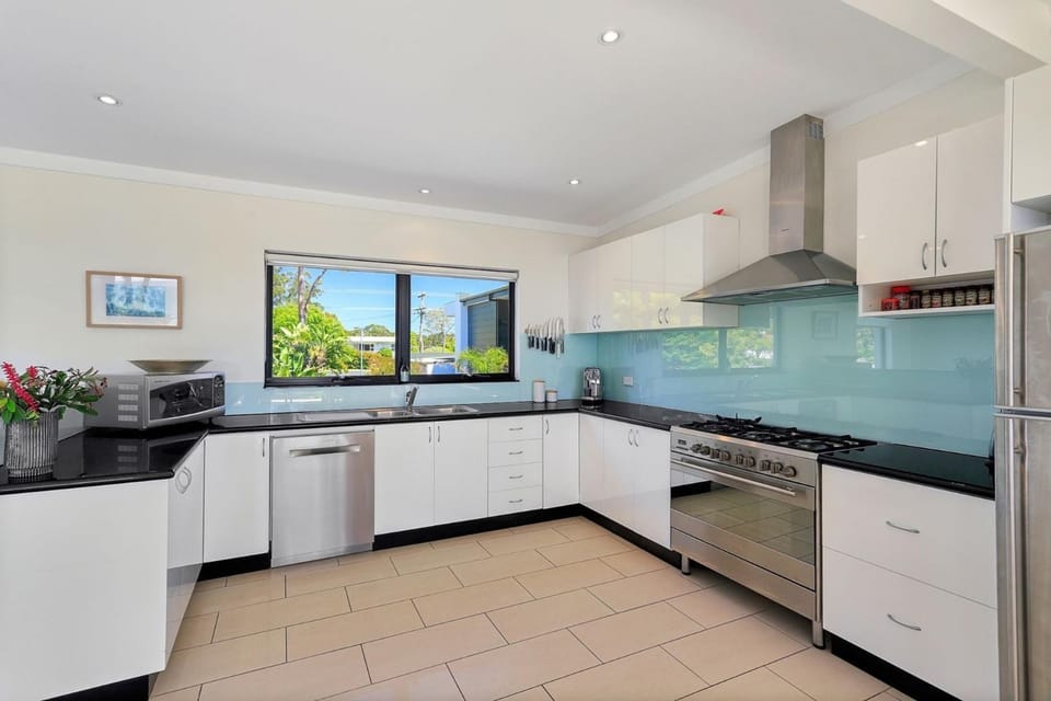 Dune House Vincentia by Book Jervis Bay House in Vincentia