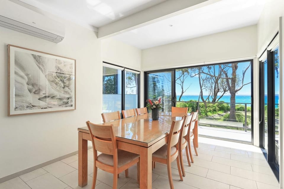 Dune House Vincentia by Book Jervis Bay House in Vincentia