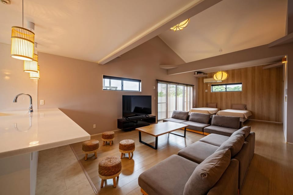Bed, TV and multimedia, Living room