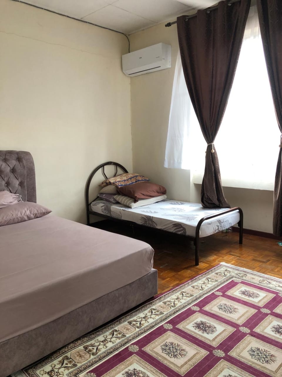 Photo of the whole room, Bedroom, air conditioner