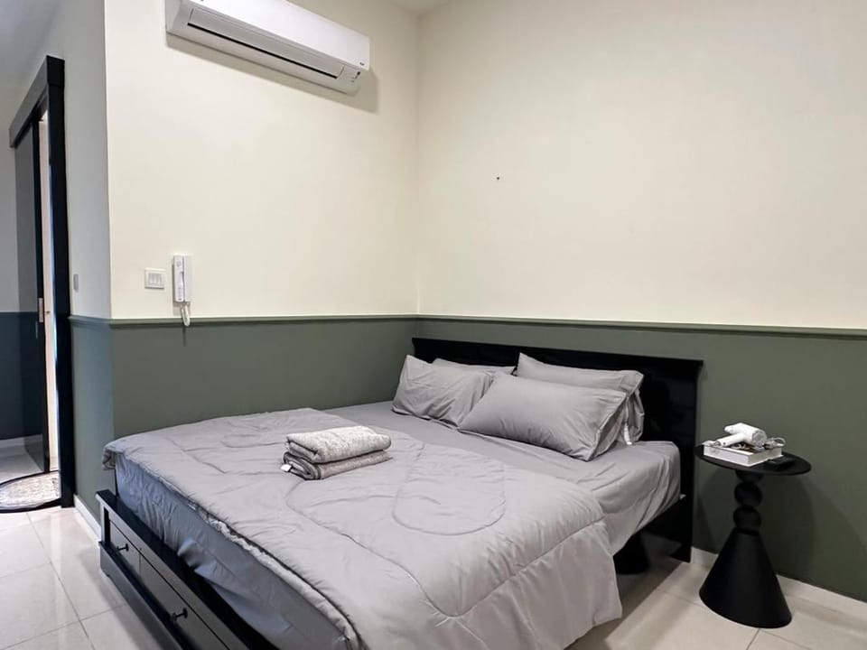 Paradigm Residence Studio 4pax 2King bed Netflix WiFi Apartment in Johor Bahru