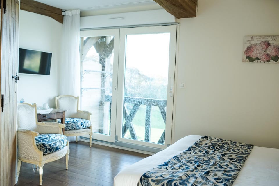 Day, Photo of the whole room, Autumn, River view, Sea view
