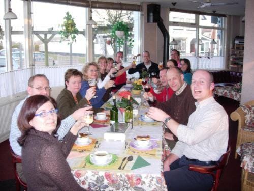 Restaurant/places to eat, People, Food, Drinks, group of guests