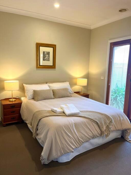 Grand retreat in town House in Albury
