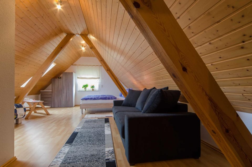 Bed, Photo of the whole room, Seating area, Bedroom