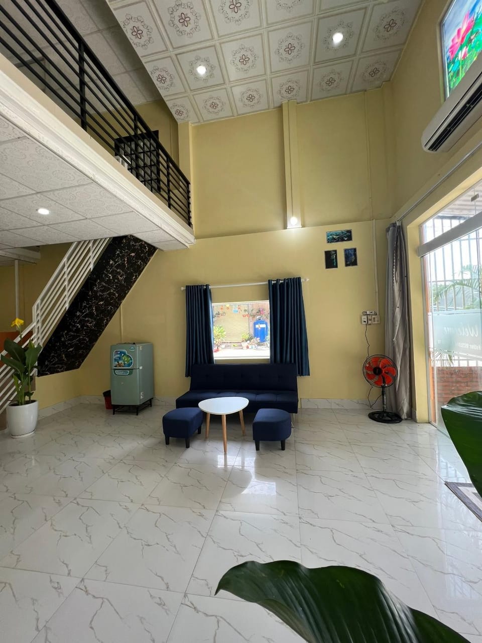 Living room, Seating area, fireplace, oven