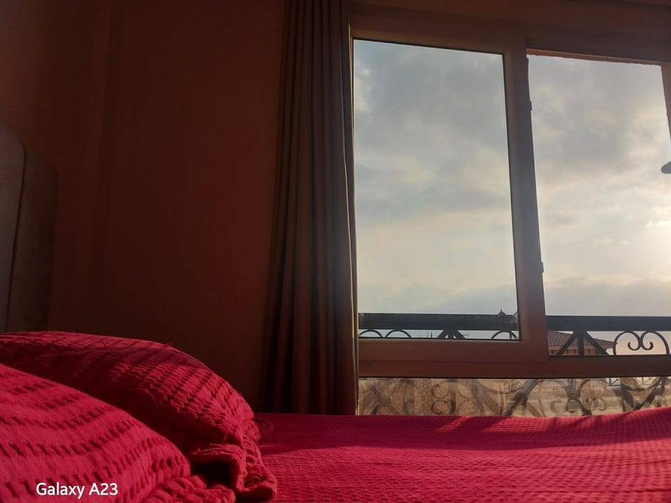 Bed, Natural landscape, Photo of the whole room, Bedroom