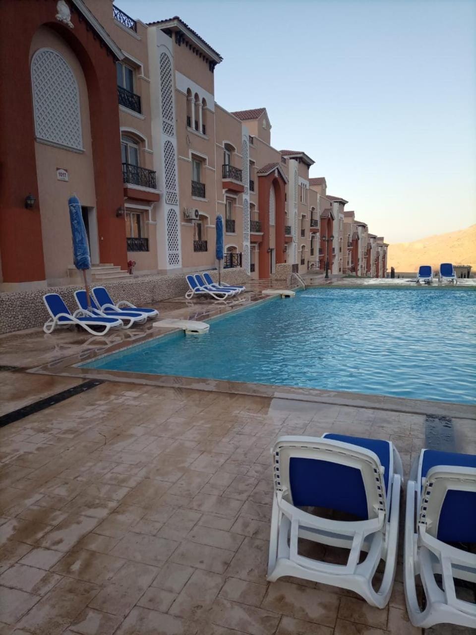 Property building, Day, Swimming pool
