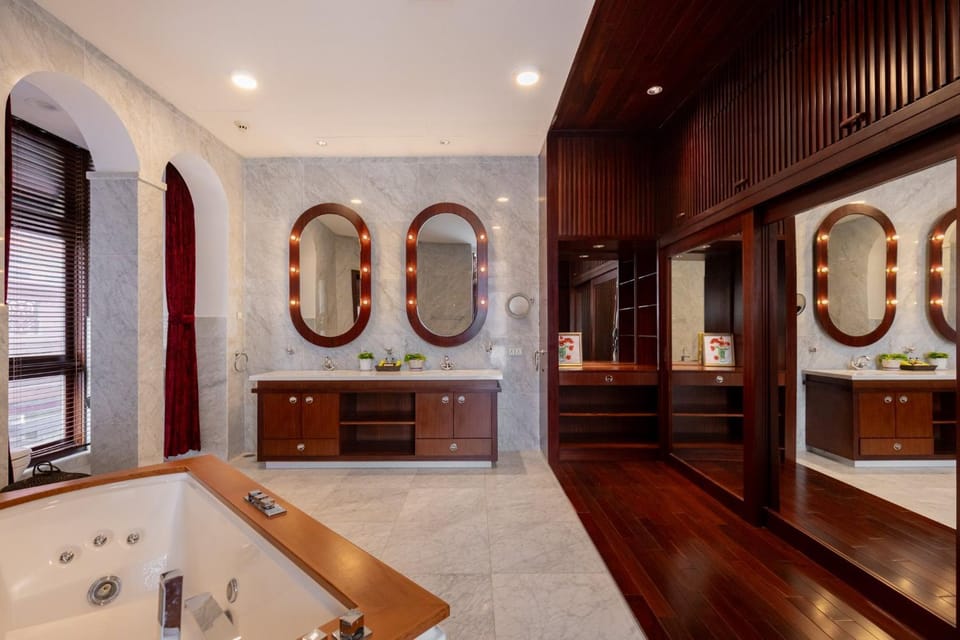 Shower, Hot Tub, Hot Tub, Bathroom, Bath