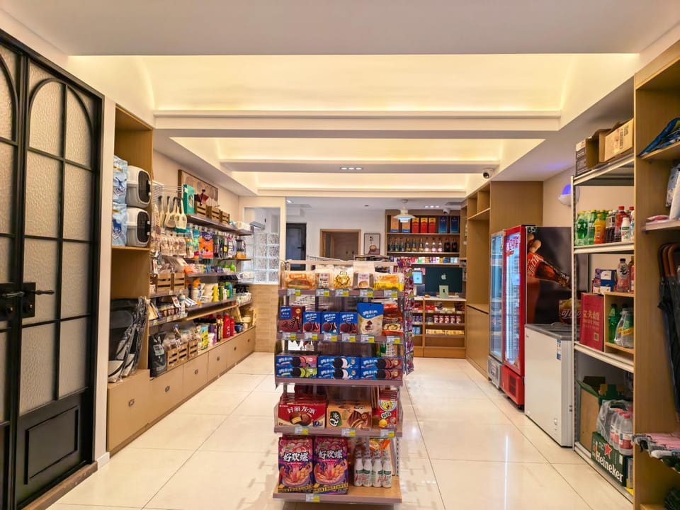 Supermarket/grocery shop
