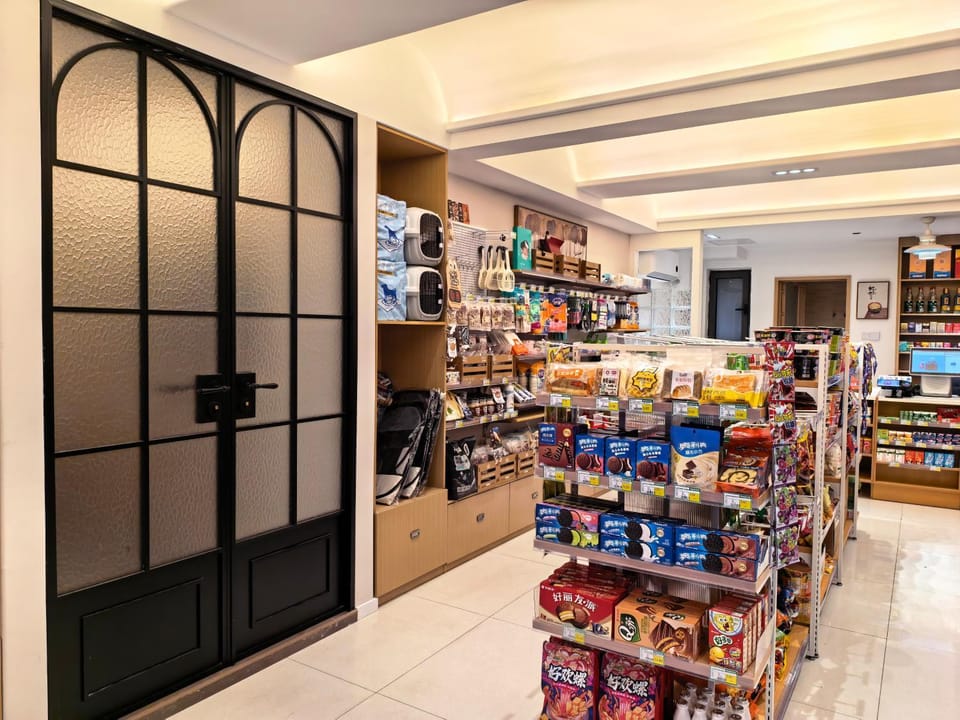 Supermarket/grocery shop