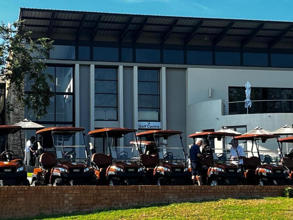 82 St Andrews Jackal Creek Golf Estate with Backup power & Golf course views Apartment in Roodepoort
